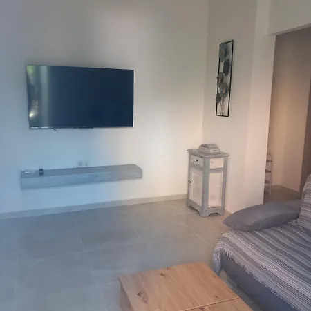 Apartman Yard House 284 *