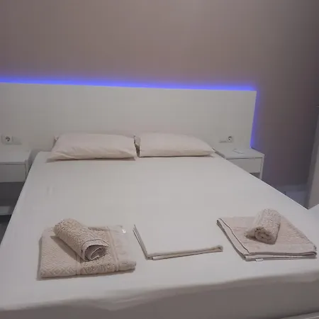Apartman Yard House 284