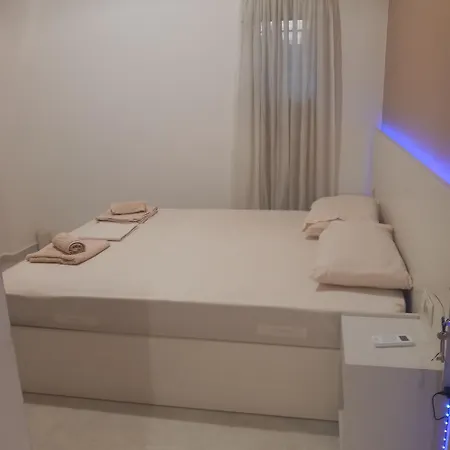 Yard House 284 Apartman