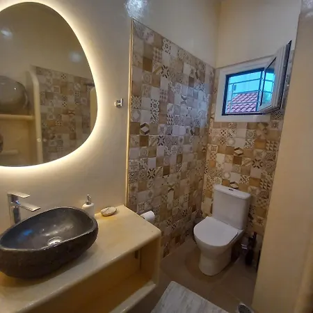 Apartman Yard House 284 *