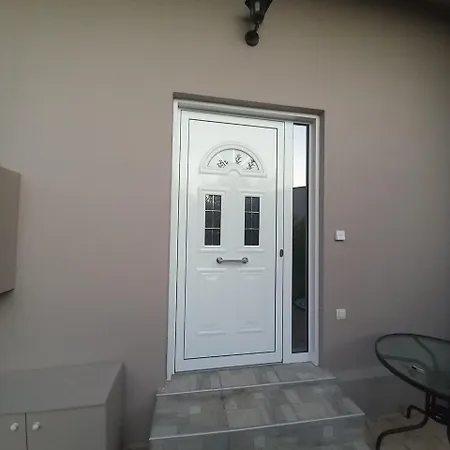 Yard House 284 Apartman